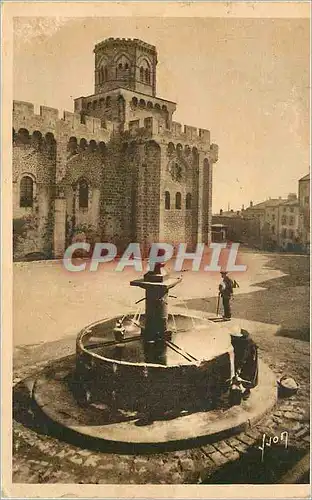 Cartes postales Royat (Puy de Dome) L'eglise Saint Leger (XIIE s) et vieille fontaine