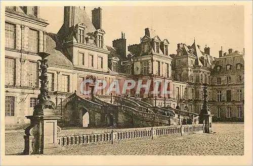 Cartes postales Palais de Fontainebleau La Douce France Facade sur la Cour des Adieux