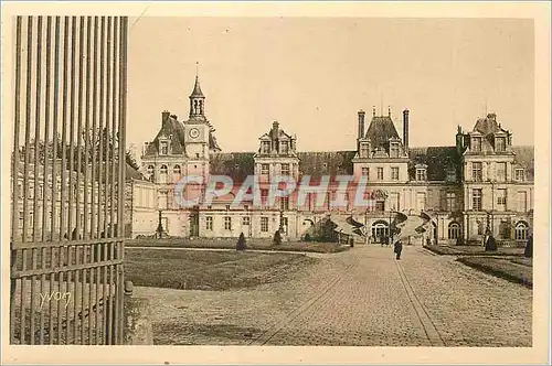 Cartes postales Palais de Fontainebleau La Douce France Facade sur la Cour des Adieux