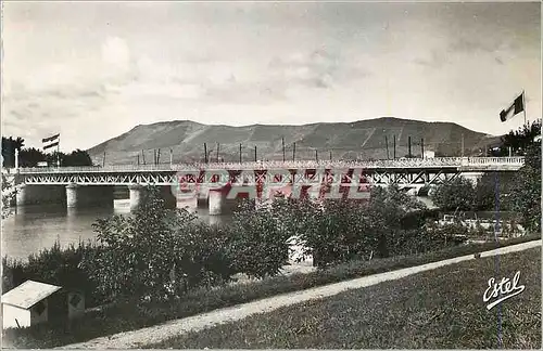 Cartes postales moderne Hendaye Frontiere Franco Espagnole Le Pont International et le Mont Jaizquibel