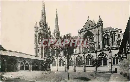 Cartes postales moderne Bayonne La Cathedrale Ste Marie Le Cloitre et les Fleches