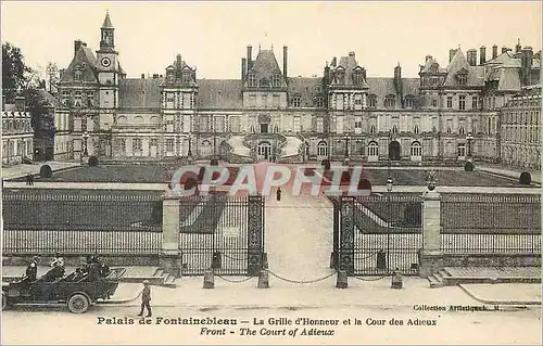 Cartes postales Palais de Fontainebleau La Grille d'Honneur et la Cour des Adieux
