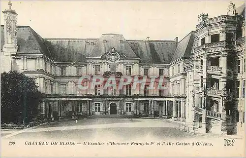 Cartes postales Chateau de Blois L'Escalier d'Honneur Francois Ier et l'Aile Gaston d'Orleans
