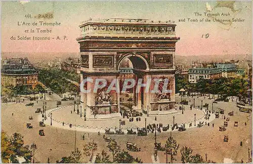 Cartes postales Paris L'Arc de Triomphe et la Tombe du Soldat Inconnu