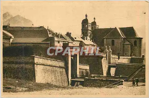 Ansichtskarte AK Briancon (Hautes Alpes) la Porte de Pignerol et l'Eglise