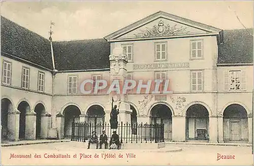 Cartes postales Beaune Monument des Combattants et Place de l'Hotel de Ville