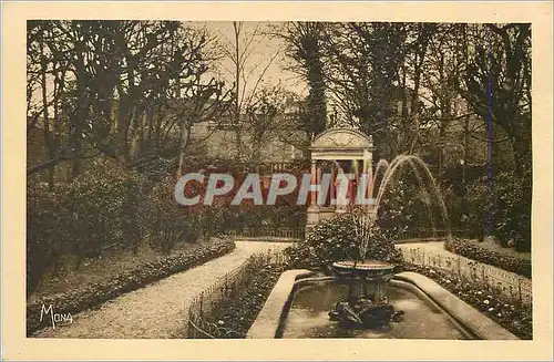 Cartes postales Paris Rue de la Sante Maison des Augustines Edicule et statue de la Sainte Vierge