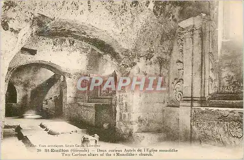 Cartes postales St Emilion (Gironde) Deux Curieux Autels de l'Eglise Monolithe