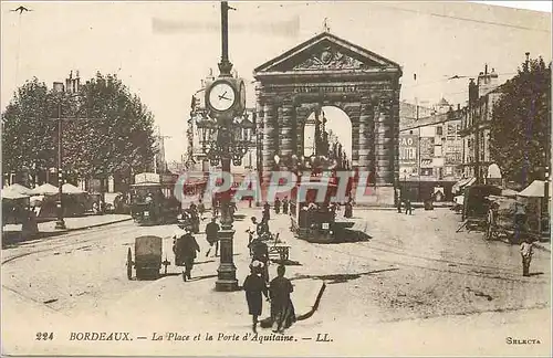 Cartes postales Bordeaux la Place et la Porte d'Aquitaine Tramway