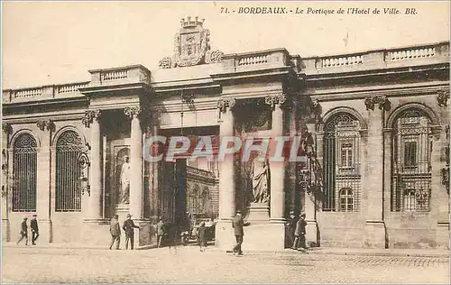 Ansichtskarte AK Bordeaux la Portique de l'Hotel de Ville Automobile