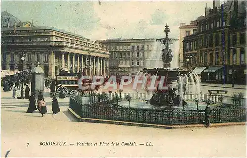Cartes postales Bordeaux Fontaine et Place de la Comedie Caleche Oriflamme