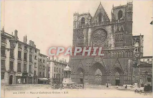 Cartes postales Lyon Place et Cathedrale St Jean