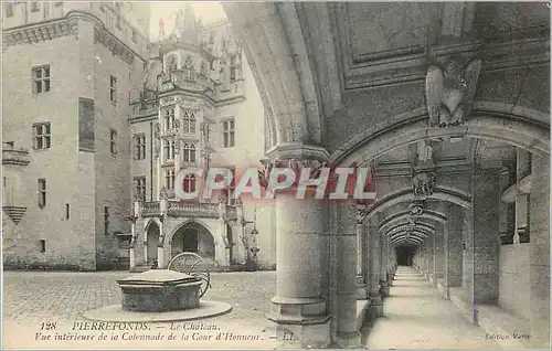 Cartes postales Pierrefonds Le Chateau Vue Interieur de la Colonnade de la Cour d'Honneur