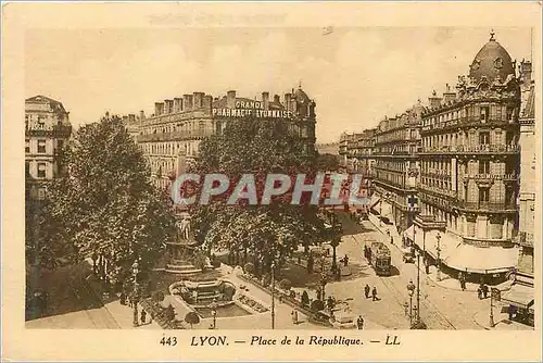 Ansichtskarte AK Lyon Place de la Republique Tramway