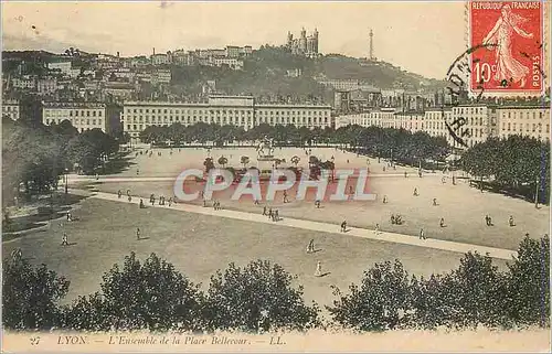 Ansichtskarte AK Lyon L'Ensemble de la Place Bellecour