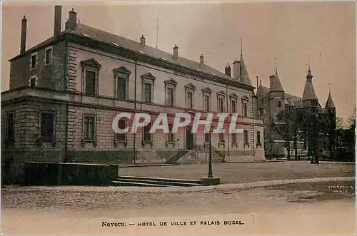 Ansichtskarte AK Nevers Hotel de Ville et Palais Ducal