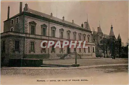Cartes postales Nevers Hotel de Ville et Palais Ducal