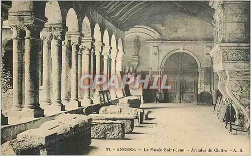 Ansichtskarte AK Angers Le Musee Saint Jean Arcades du Cloitre