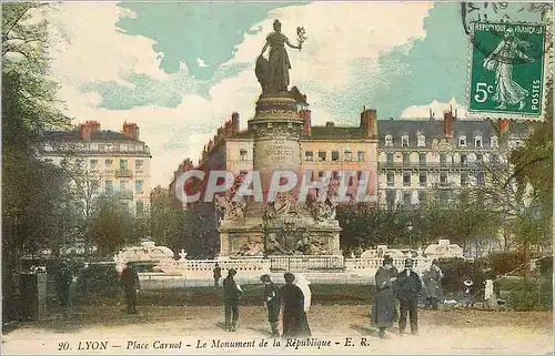 Cartes postales Lyon Place Carnot Le Monument de la Republique (animee)