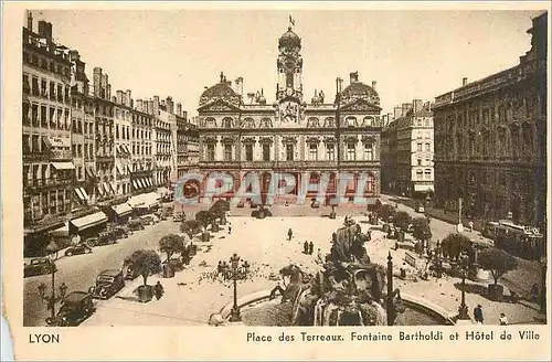 Ansichtskarte AK Lyon Place des Terreaux Fontaine Bartholdi et Hotel de Ville