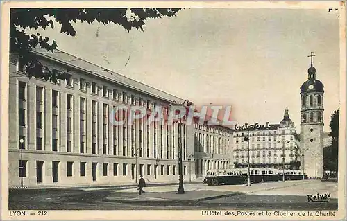 Cartes postales Lyon L'Hotel des Postes et le Clocher de la Charite Autobus