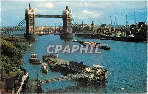 Cartes postales moderne Tower Bridge and Pool of London