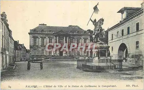 Cartes postales Falaise L'Hotel de Ville et la Statue de Guillaume le Conquerant
