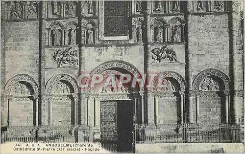Ansichtskarte AK Angouleme (Charente Cathedrale St Pierre (XIIe Siecle) Facade