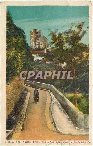 Cartes postales Angouleme Vieille Rue Saint Martin et la Cathedrale