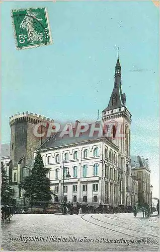 Ansichtskarte AK Angouleme L'Hotel de Ville La Tour La Statue de Marquerite de Valois