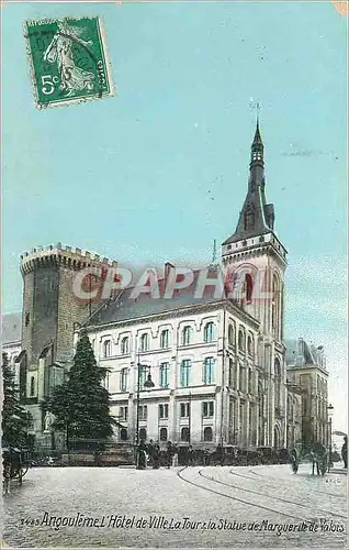 Cartes postales Angouleme L'Hotel de Ville La Tour La Statue de Marquerite de Valois