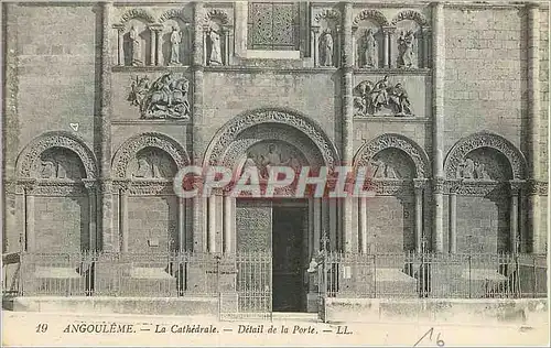 Cartes postales Angouleme La Cathedrale Detail de la Porte