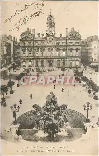 Cartes postales Lyon Place des Terreaux Fontaine Bartholdi et l'Hotel de Ville