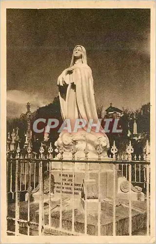 Ansichtskarte AK Statue Erigee au Cathedrale des Carmelites de Lisieux