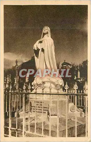 Cartes postales Statue Erigee au Cathedrale des Carmelites de Lisieux