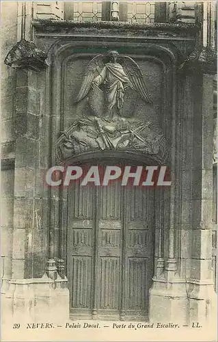 Cartes postales Nevers Palais Ducal Porte du Grand Escalier