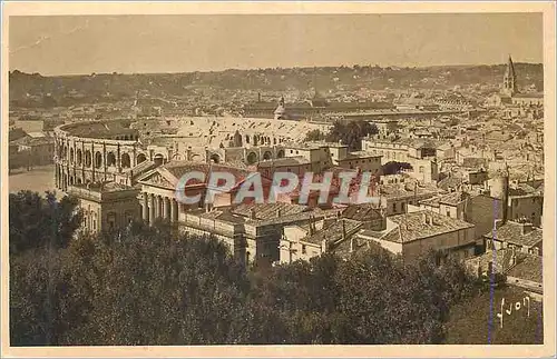 Cartes postales Nimes (Gard) Vue Generale sur la Ville et les Arenes