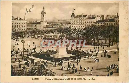 Ansichtskarte AK Lyon Place Bellecour et le Royal Hotel