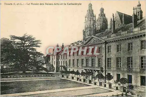 Cartes postales Tours (I et L) Le Musee des Beaux Arts et la Cathedrale