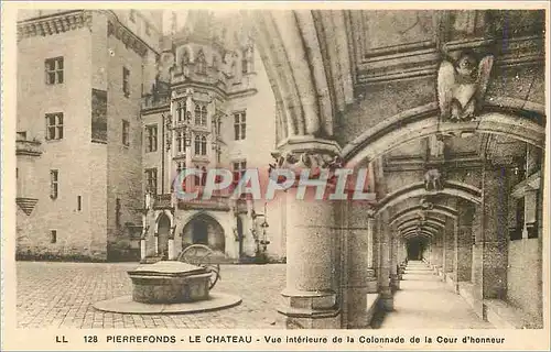 Ansichtskarte AK Pierrefonds le Chateau Vue Interieure de la Colonnade de la Cour d'Honneur