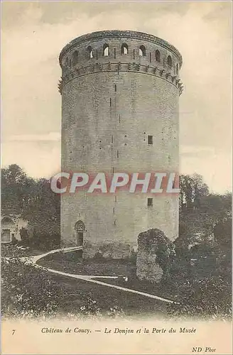 Ansichtskarte AK Chateau de Coucy Le Donjon et la Porte du Musee