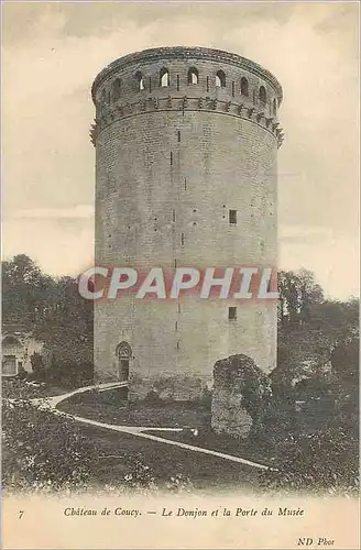 Cartes postales Chateau de Coucy Le Donjon et la Porte du Musee