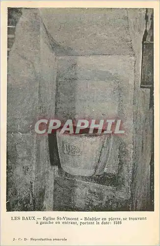 Cartes postales Les Baux Eglise St Vincent Benitier en pierre se Trouvant a Gauche en Entrant