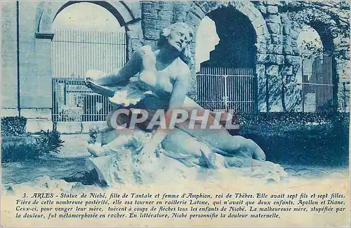 Cartes postales Arles Statue de Niobe Fille de tantale et Femme d'Amphion