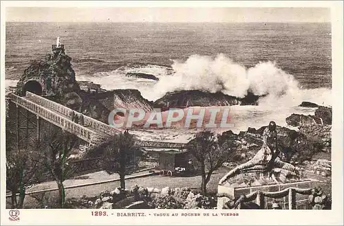 Ansichtskarte AK Biarritz Vague au Rocher de la Vierge