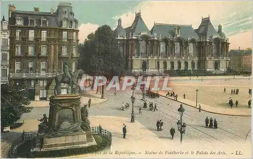 Cartes postales Lille Place de la Republique Statue de Faidherbe et le Palais des Arts