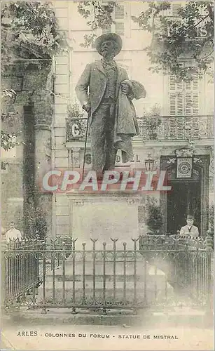 Cartes postales Arles Colonnes du Forum Statue de Mistral
