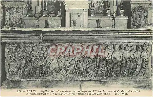 Cartes postales Arles Eglise Saint Trophime Sarcophage du IVe Siecle servant de devant d'autel