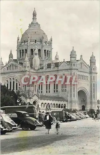 Cartes postales moderne Lisieux La Basilique Sainte Therese Automobile