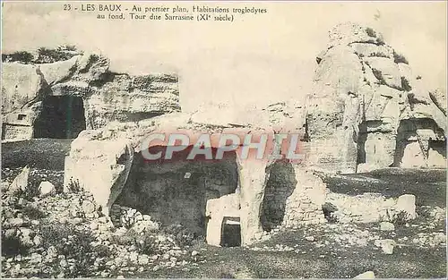 Cartes postales Les Baux Au premier plan Habitations Troglodytes au fond Tour dite Sarrasine (XIe Siecle)